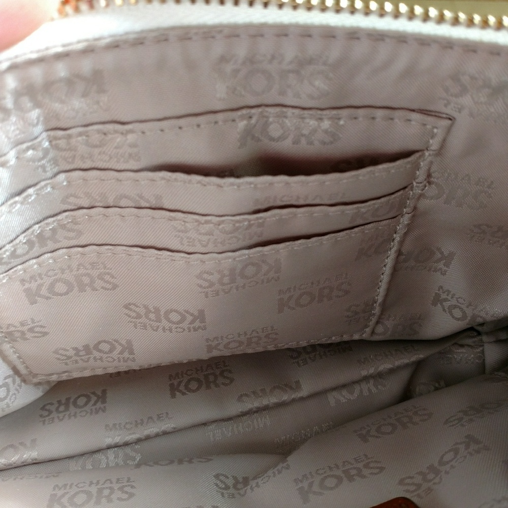 Michael Kors wristlet - Picture 4 of 6